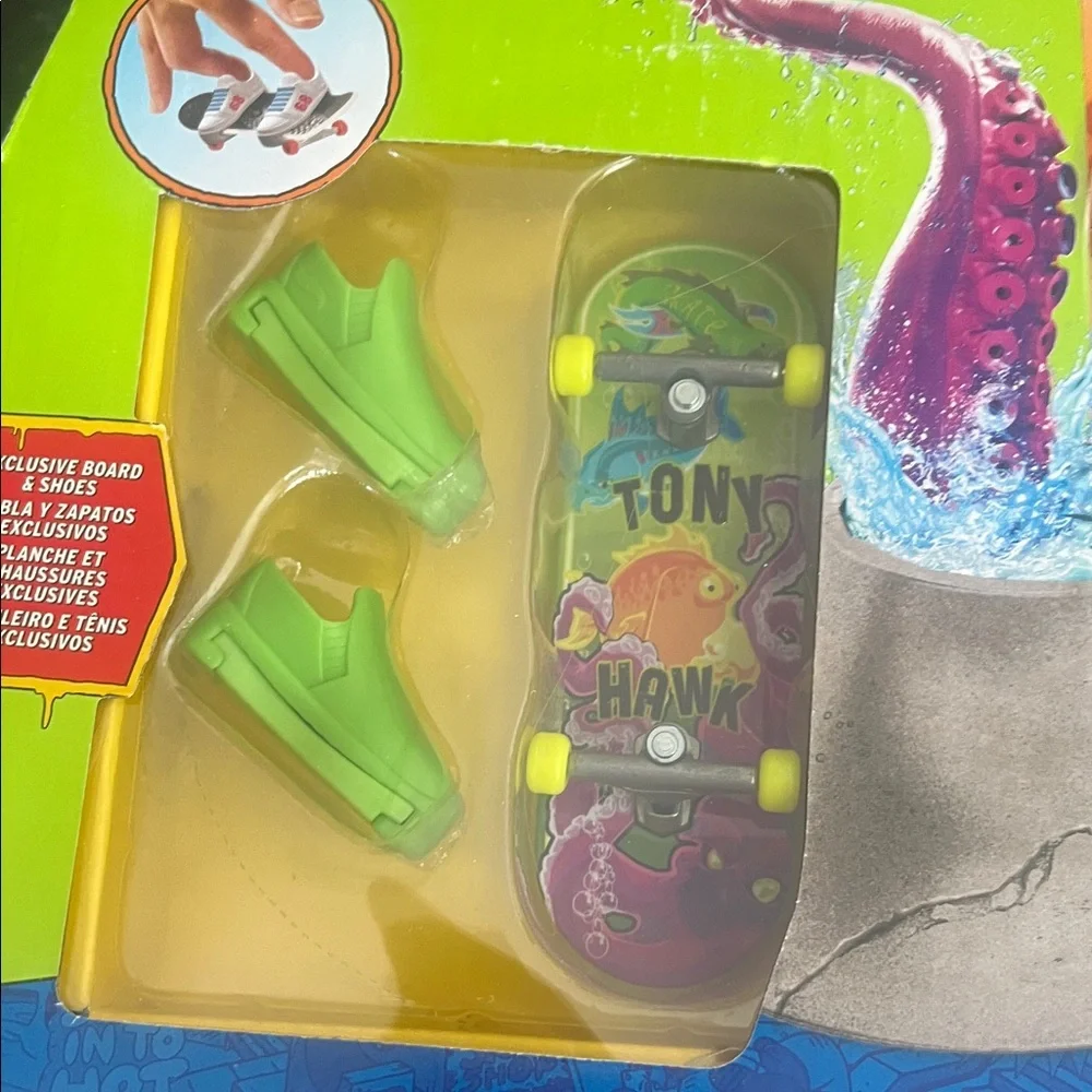 Hot Wheels Tony Hawk Skate Aquarium Skatepark Playset